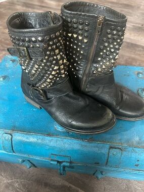 Steve Madden Black Leather Boots with Interior Label
